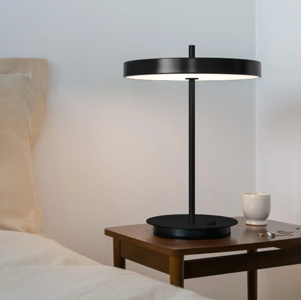 Sort bordlampe fra Umage Asteria